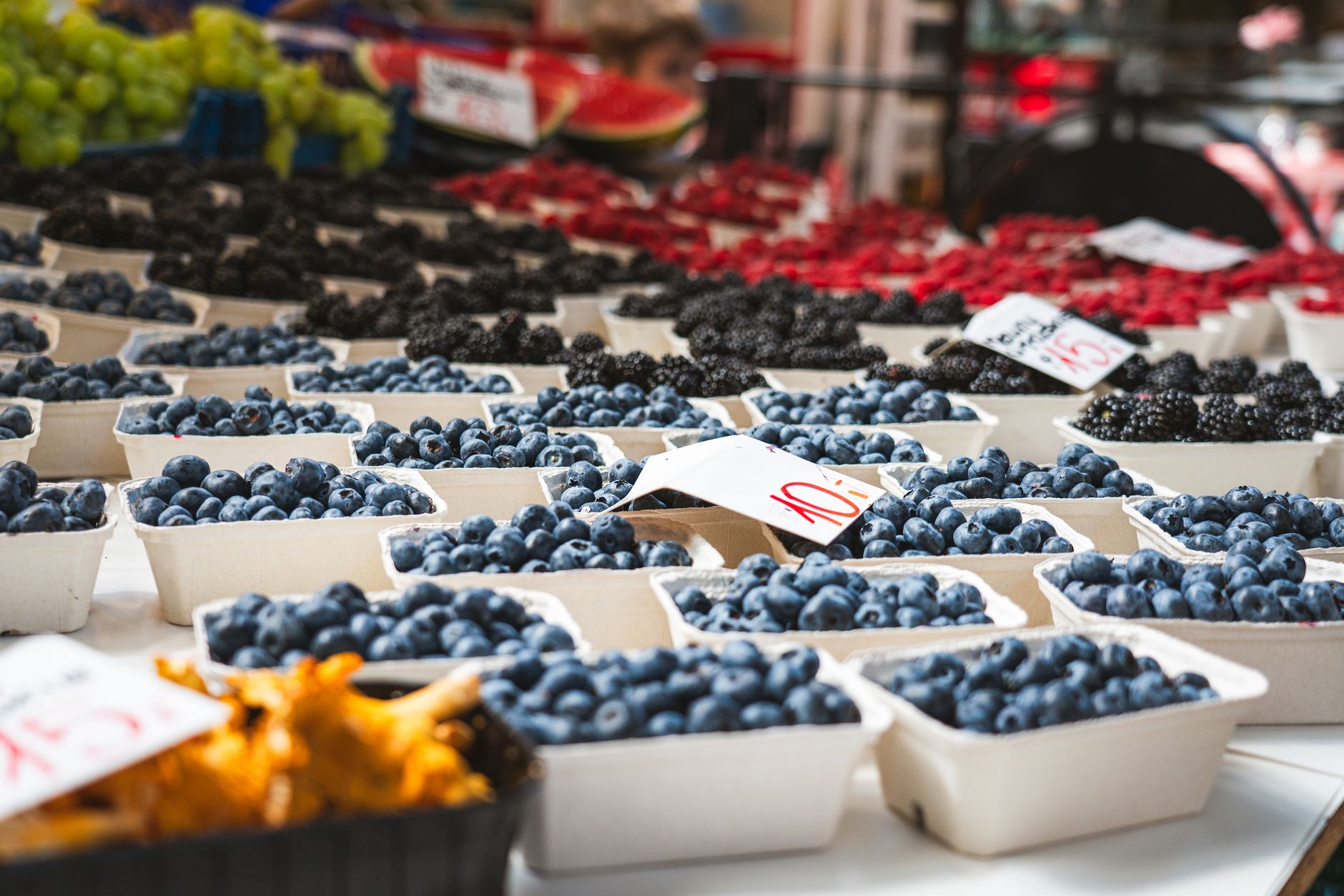 Blackberries vs blueberries